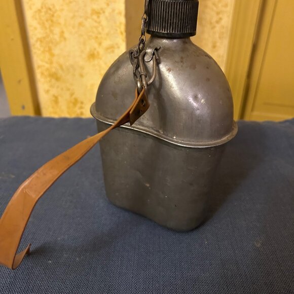 Vintage WWII 1944 Canteen made of aluminum 8in tall - Picture 2 of 4